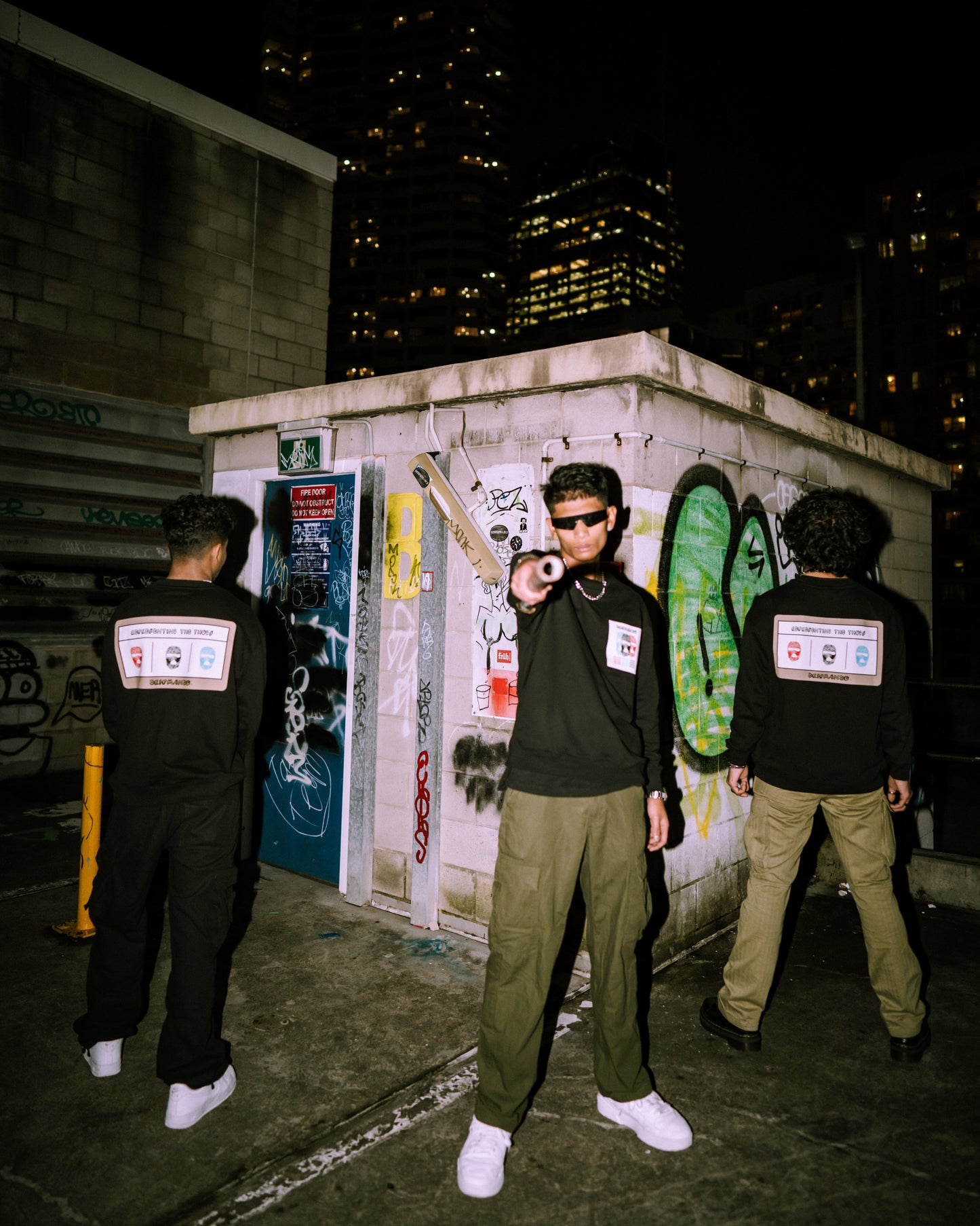 THUG CREWNECK