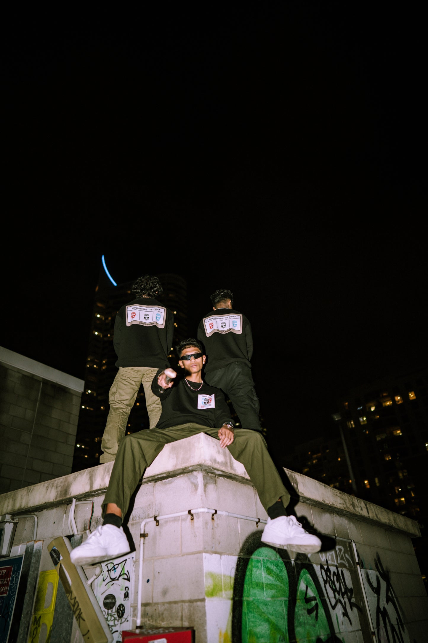 THUG CREWNECK